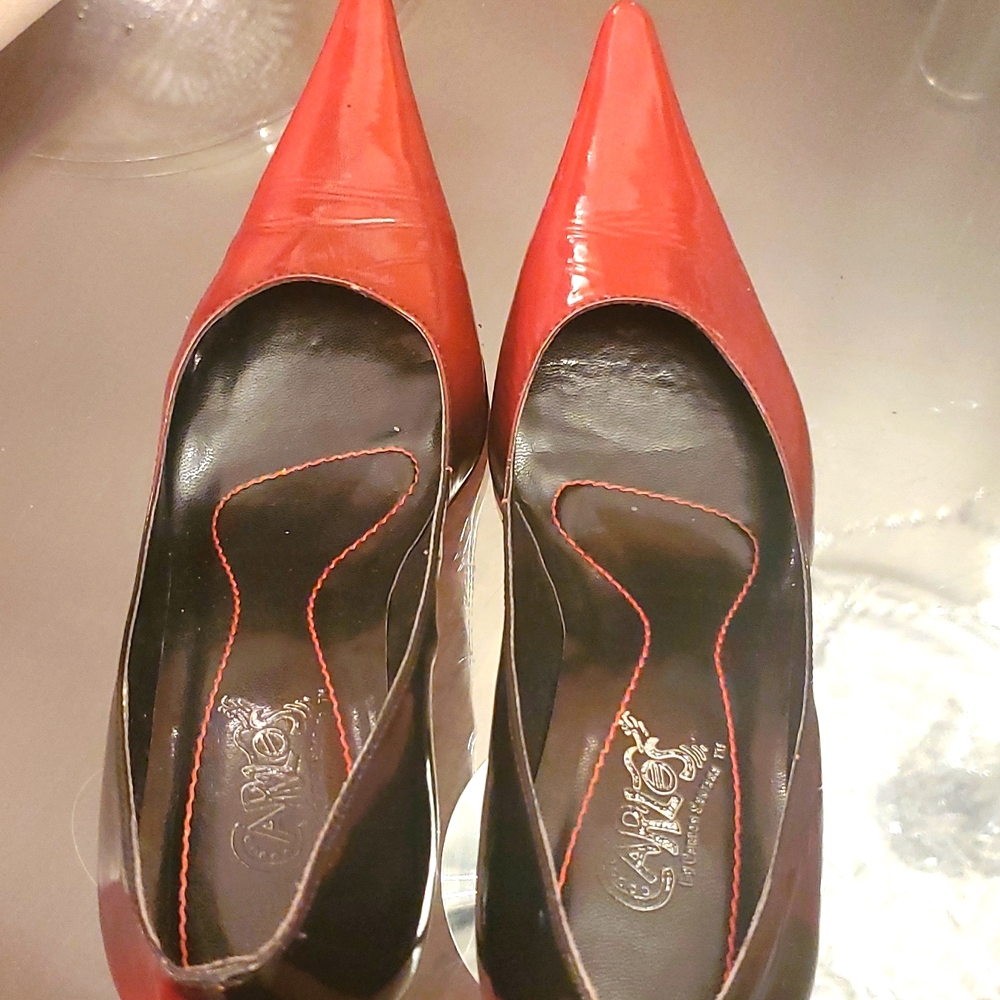 Carlos Santana Black/Red Pumps